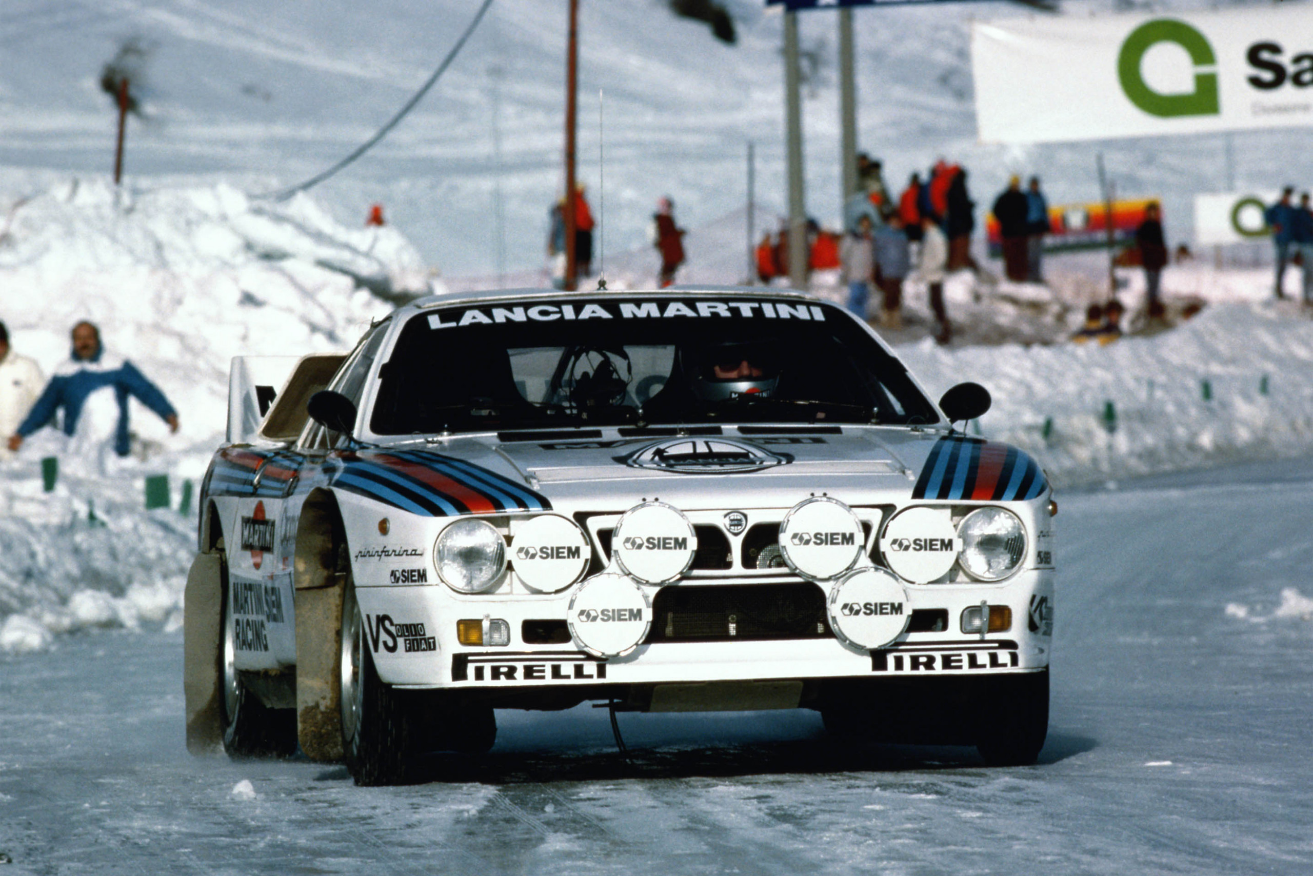 Walter Röhrl sicherte Lancia 1983 im Rally 037, einem der ersten echten Gruppe-B-Autos, die Konstrukteursweltmeisterschaft. [Foto: Stellantis]